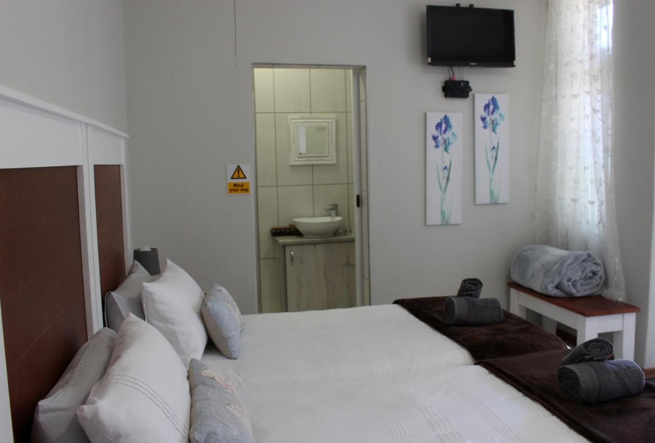 Tranquility Self Catering Hotel Luderitz ภายนอก รูปภาพ