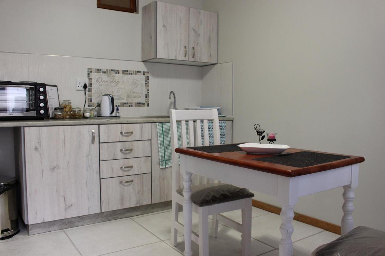 Tranquility Self Catering Hotel Luderitz ภายนอก รูปภาพ